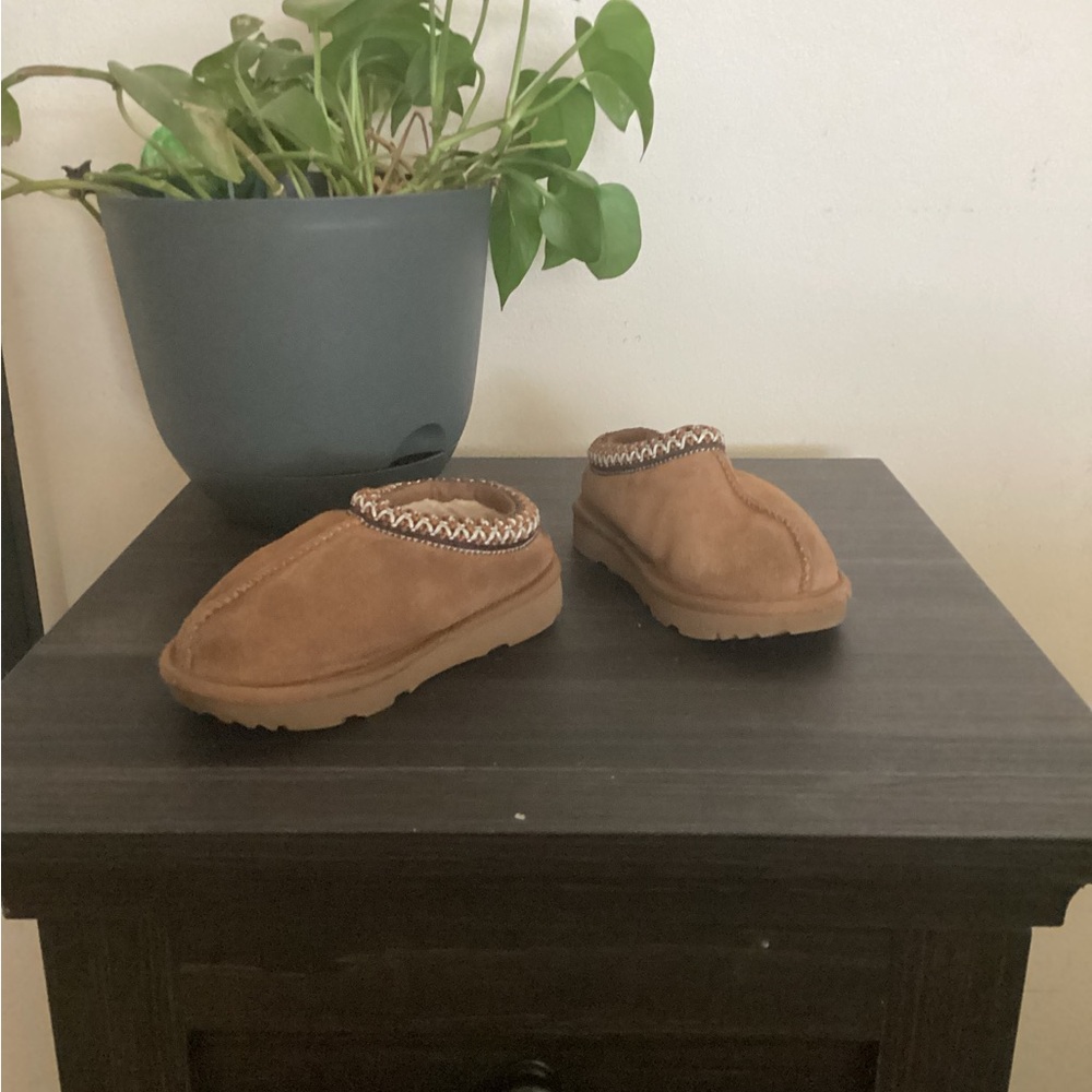 UGG Kids Slippers in Brown